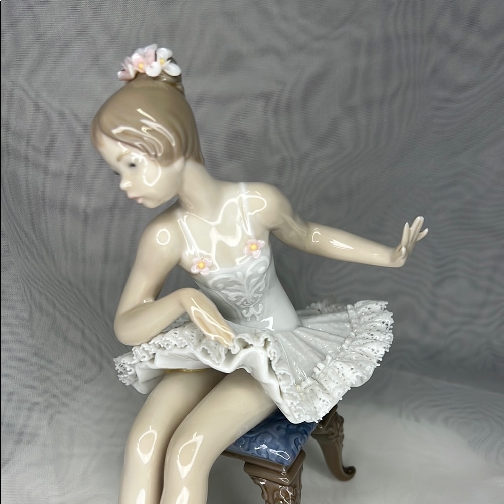 Lladro Porcelain Figurine, Ballet Descanso 05496 - Picture 6 of 12